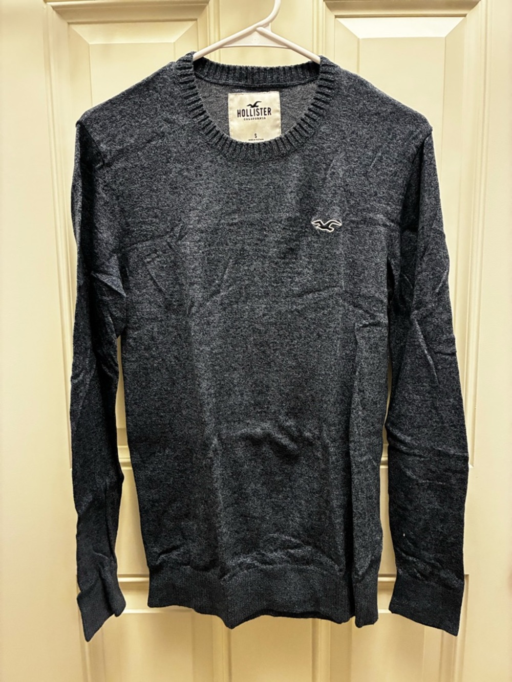 Hollister Men's Dark Charcoal Crewneck Sweater